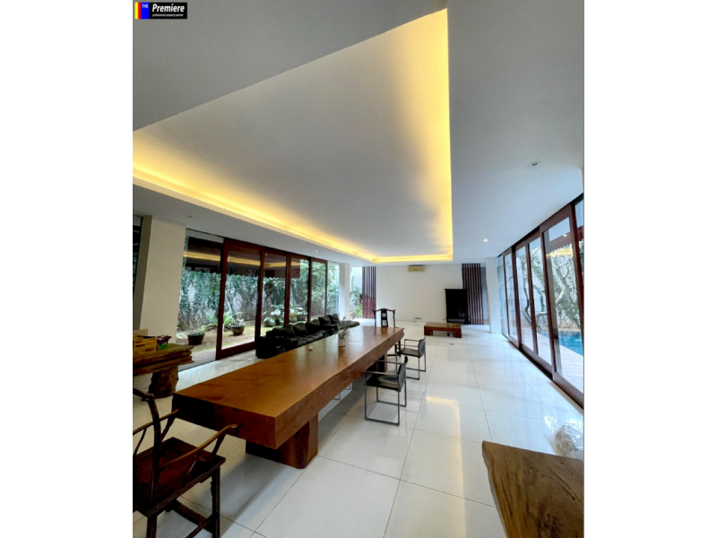 Rumah Mewah Disewakan Di Kemang Utara, Jakarta Selatan