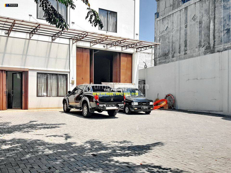 Gudang Plumpang Semper Raya dekat Kelapa Gading, Jakarta Utara