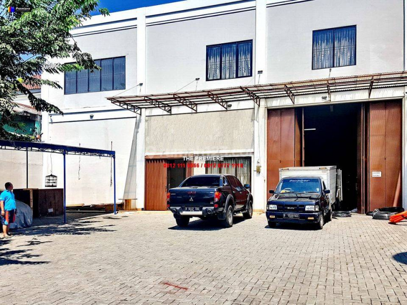 Gudang Plumpang Semper Raya dekat Kelapa Gading, Jakarta Utara