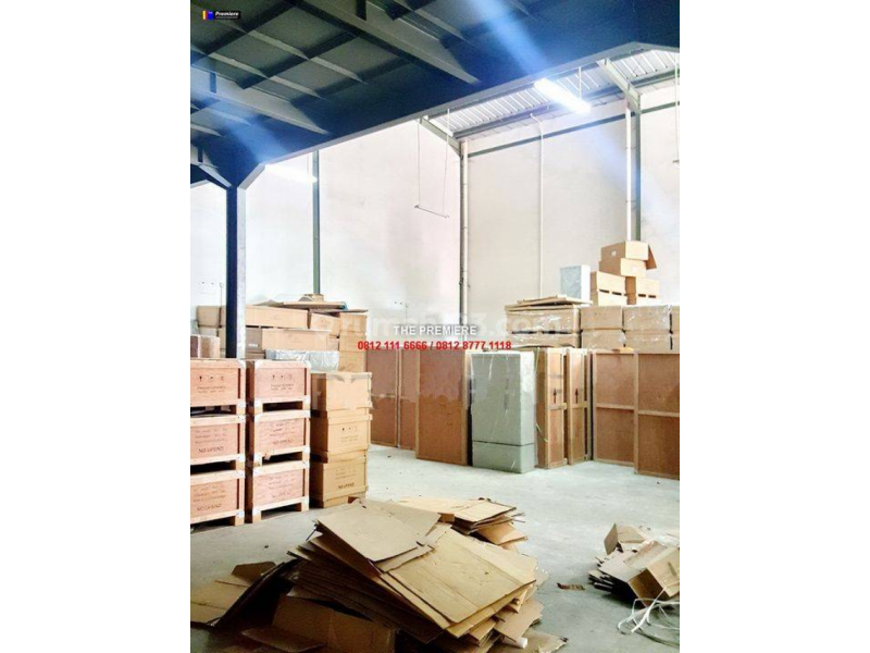 Gudang Plumpang Semper Raya dekat Kelapa Gading, Jakarta Utara