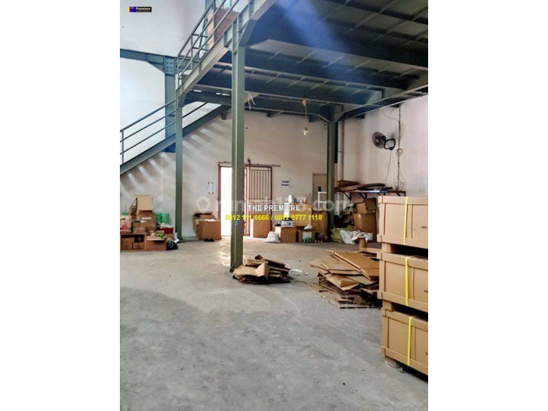 Gudang Plumpang Semper Raya dekat Kelapa Gading, Jakarta Utara