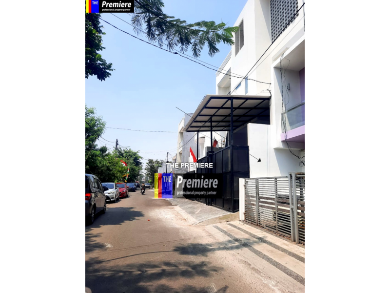 Dijual rumah di Jalan Janur Asri
