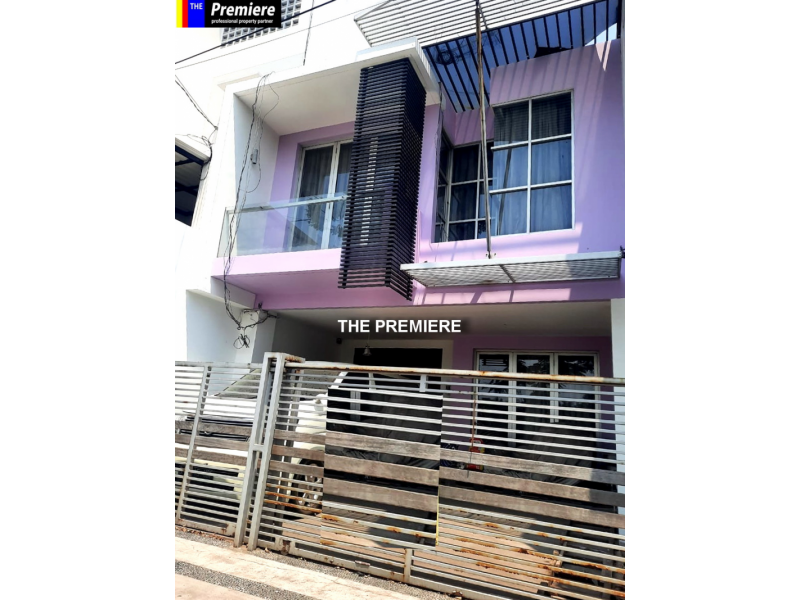 Dijual rumah di Jalan Janur Asri