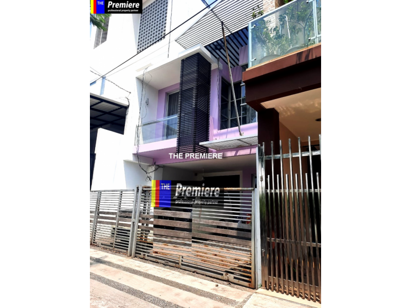 Dijual rumah di Jalan Janur Asri